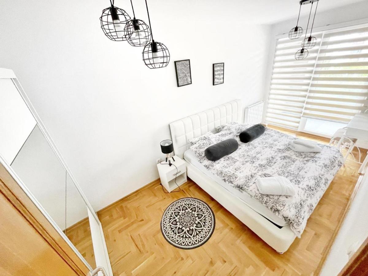 Simanic Appartment Sarajevo Bagian luar foto