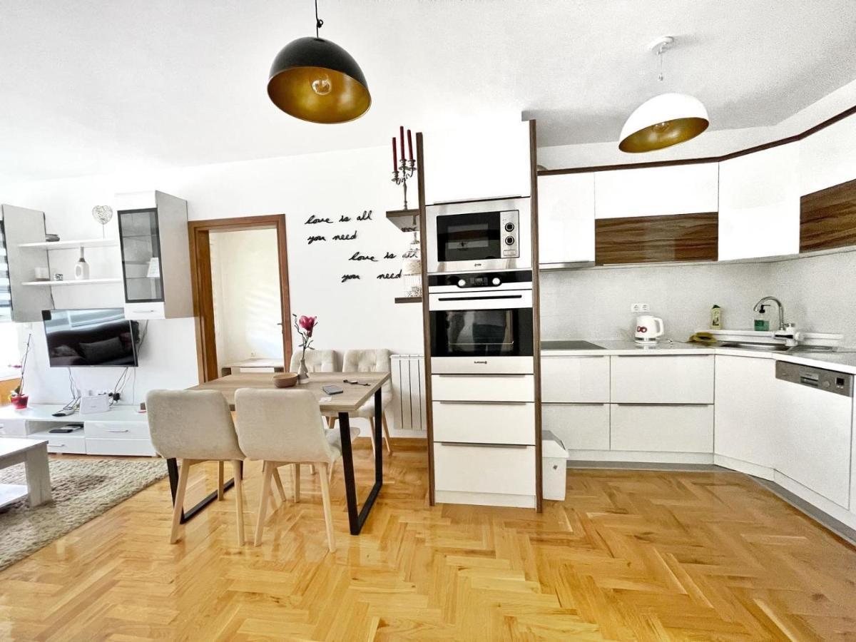 Simanic Appartment Sarajevo Bagian luar foto